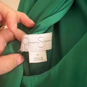 Beautiful green cocktail dress!